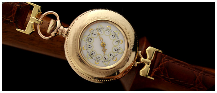 懐中時計を腕時計に仕立て直した時計のバンドの金具